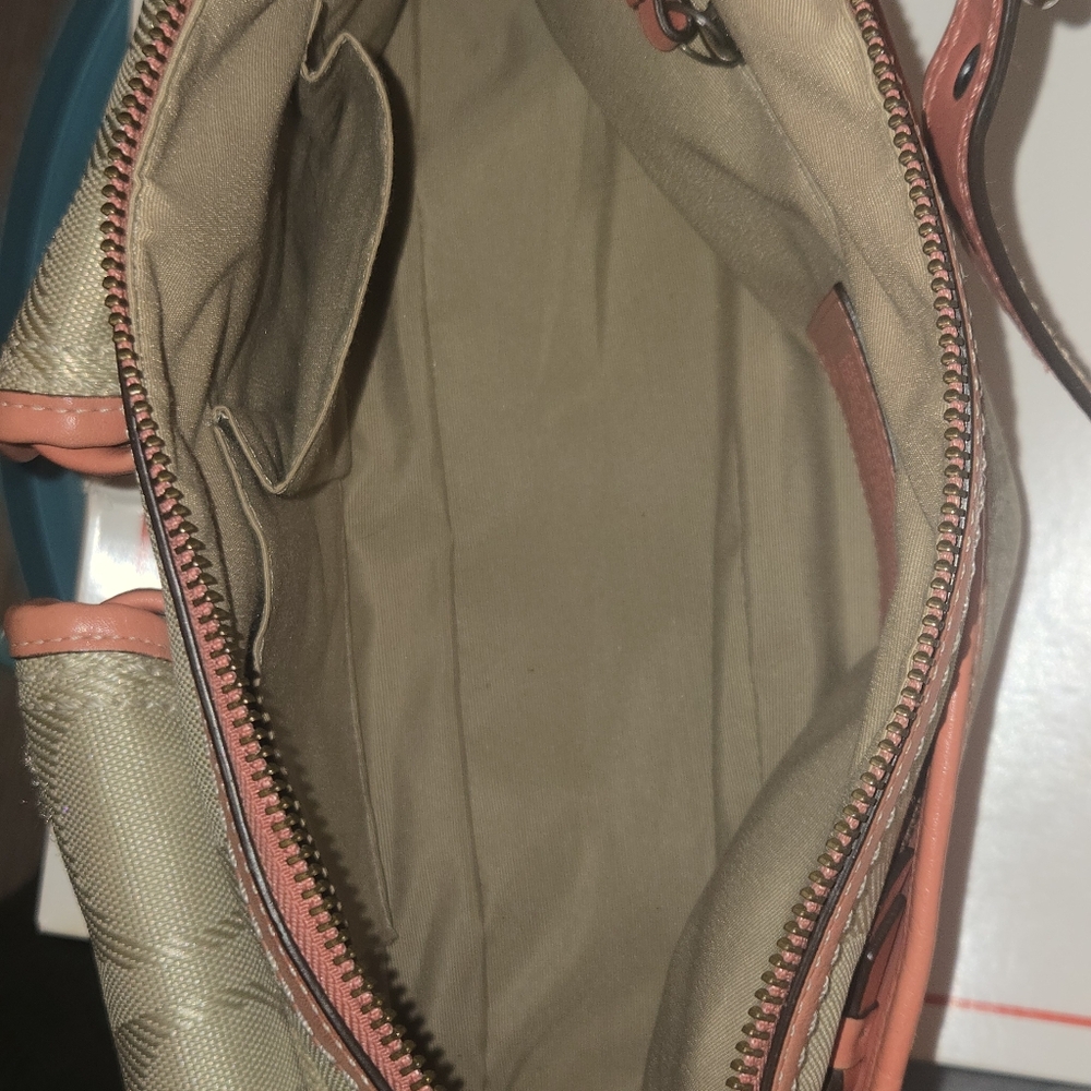 Coach Legacy Double Turnlock Soulderbag Tan Canvas With Coral Leather - Picture 15 of 17